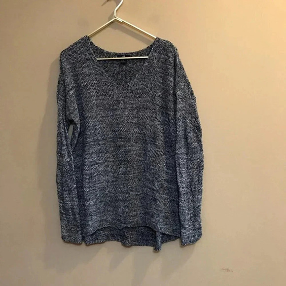 H&M Womens Sz M Marled V-Neck Long Sleeve Sweater Black Grey - Picture 1 of 6